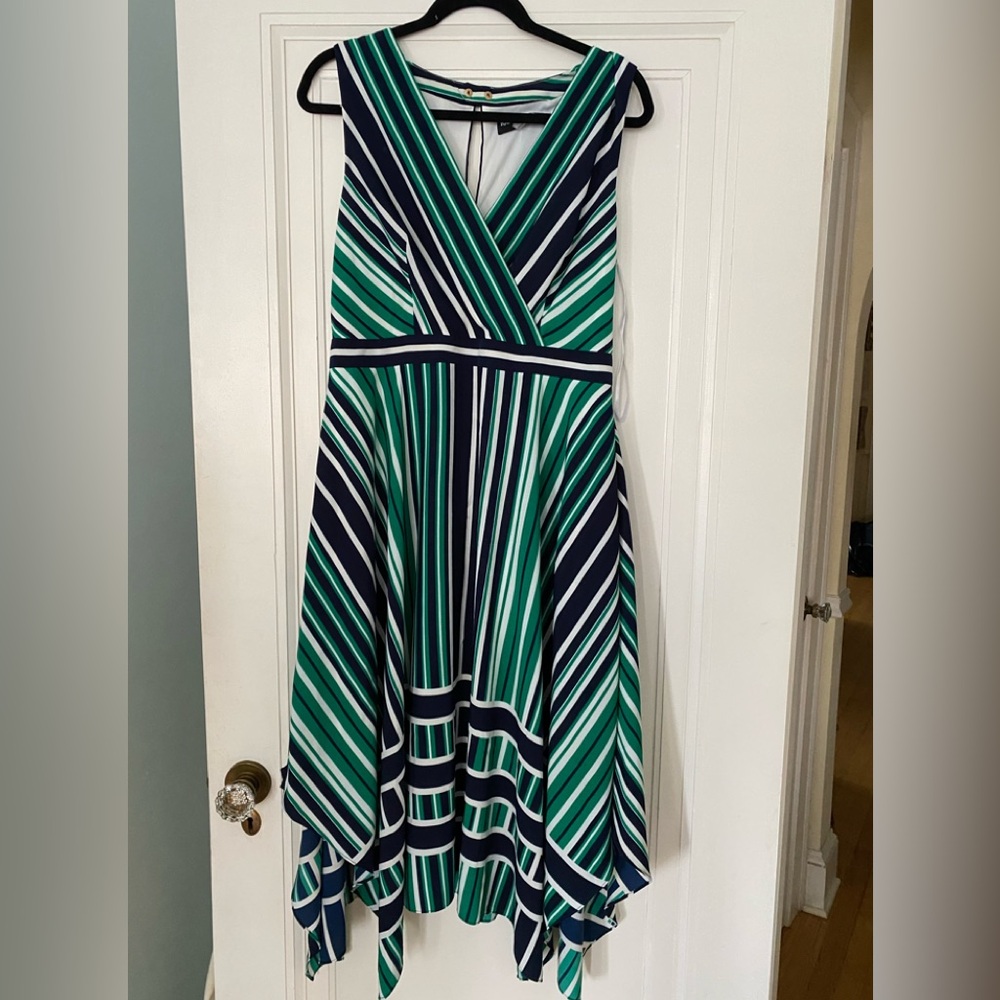 Euc Karl lagerfeld brand sleeveless dress size 10. Blue, white, and green.
